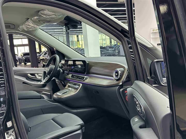 Фото 8 - Mercedes-Benz V-Class