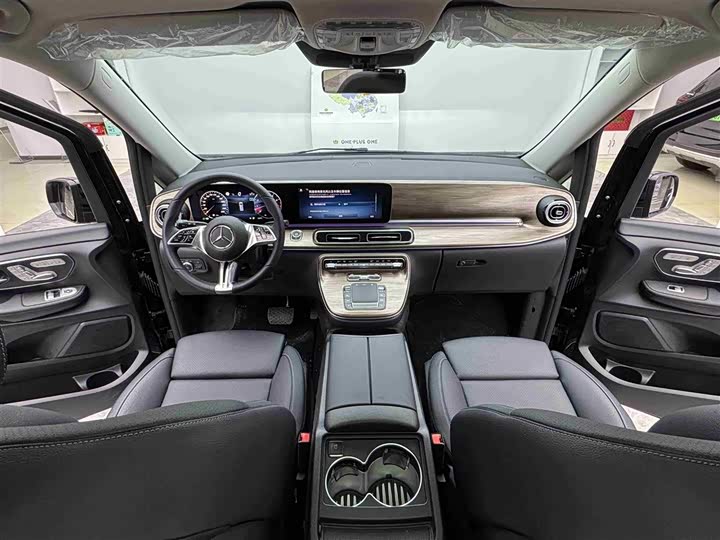 Фото 9 - Mercedes-Benz V-Class