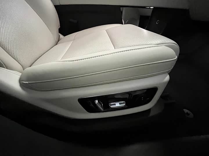 Фото 7 - LiXiang L8