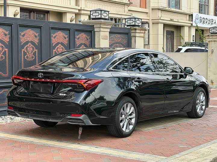 Фото 9 - Toyota Avalon