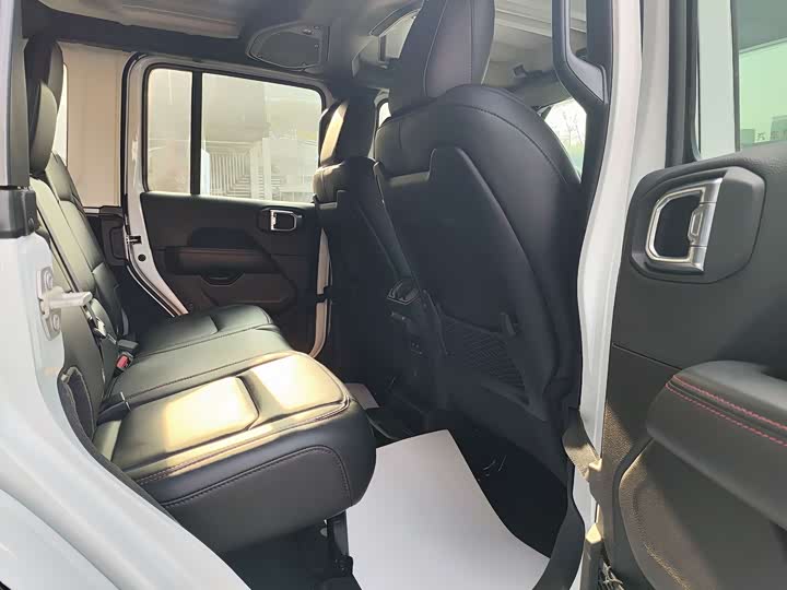 Фото 8 - Jeep Wrangler