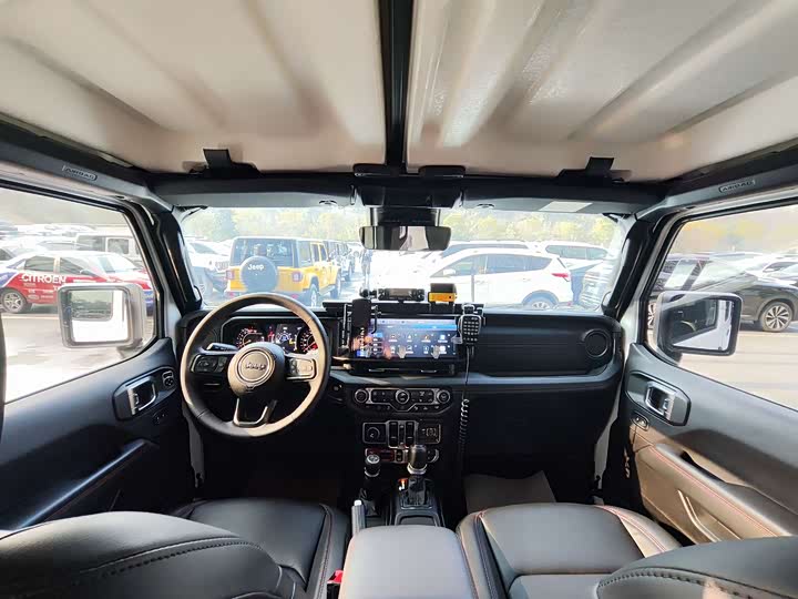 Фото 9 - Jeep Wrangler