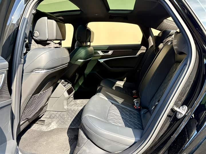 Фото 5 - Audi A6L