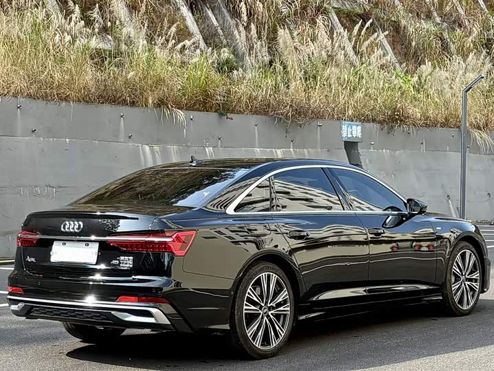 Фото 7 - Audi A6L