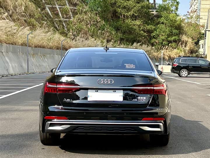 Фото 8 - Audi A6L