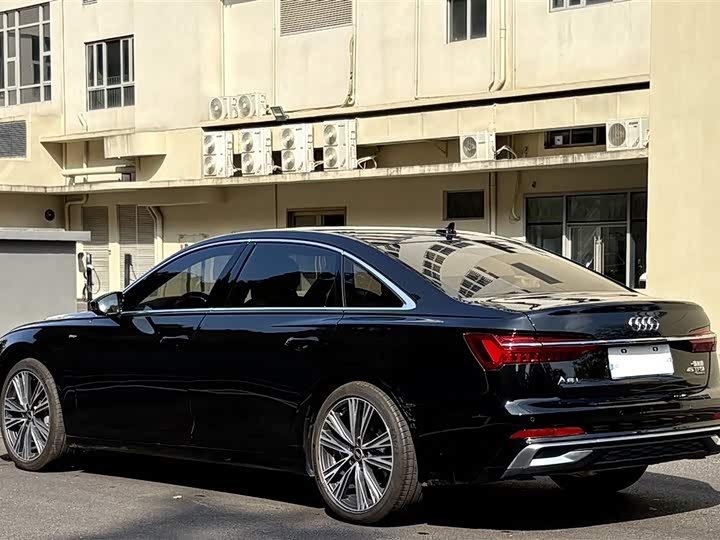 Фото 9 - Audi A6L