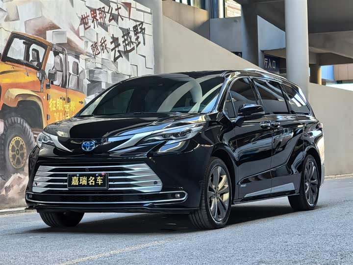 Photo 1 - Toyota Sienna