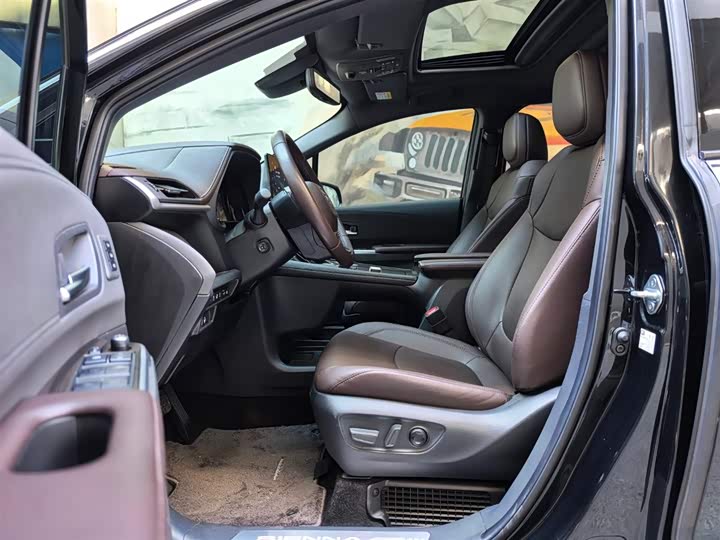 Photo 7 - Toyota Sienna