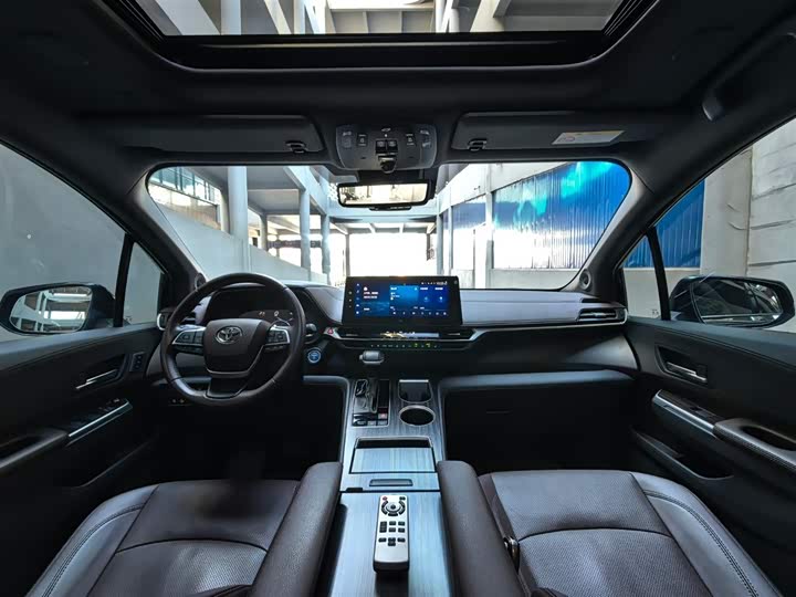 Photo 9 - Toyota Sienna