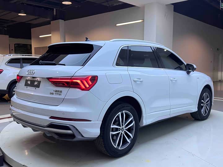 Фото 6 - Audi Q3