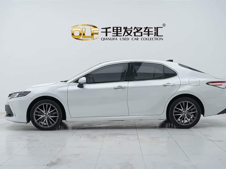 Фото 3 - Toyota Camry