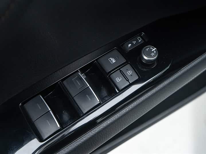 Фото 9 - Toyota Camry