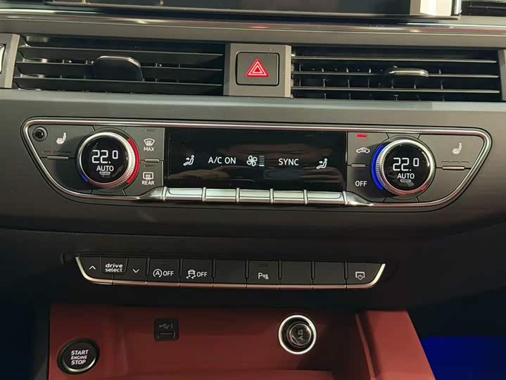 Фото 8 - Audi A4L