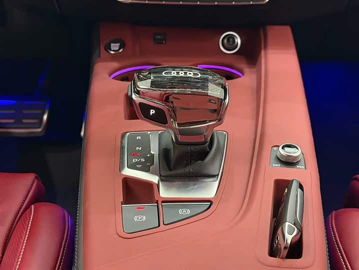 Фото 9 - Audi A4L