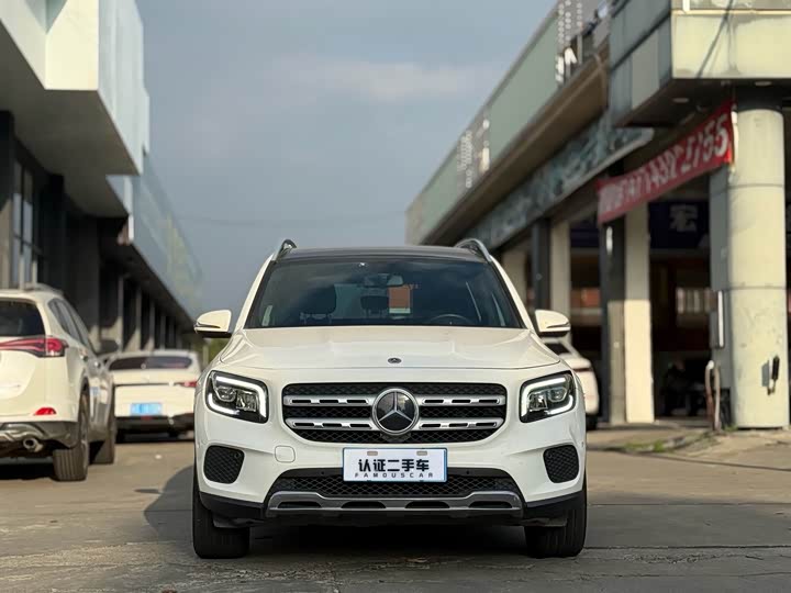 Photo 2 - Mercedes-Benz GLB-Class