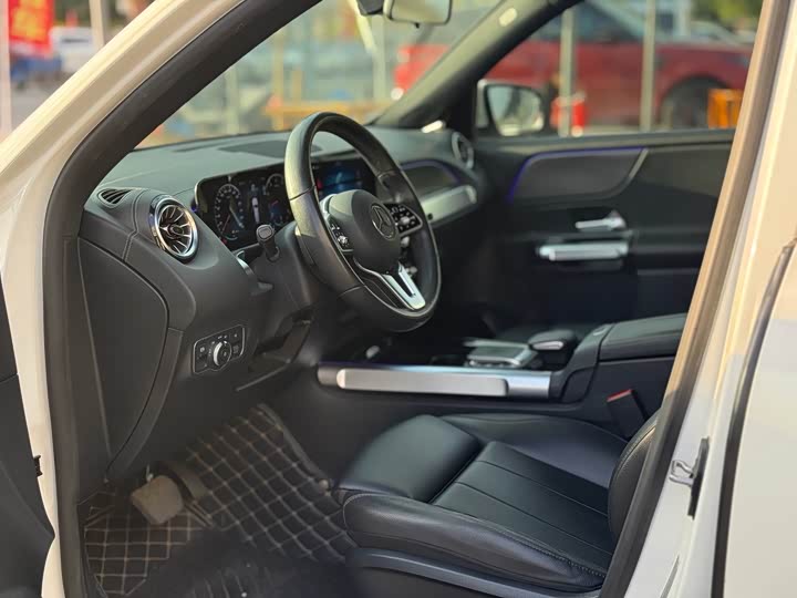 Photo 4 - Mercedes-Benz GLB-Class