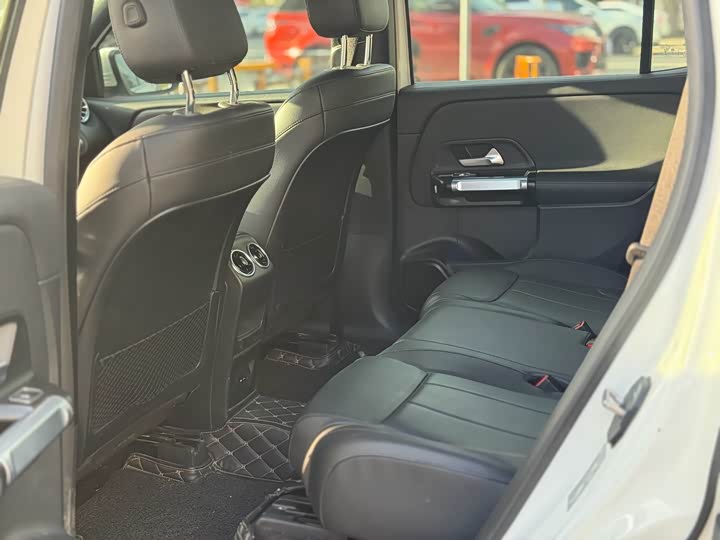 Photo 5 - Mercedes-Benz GLB-Class