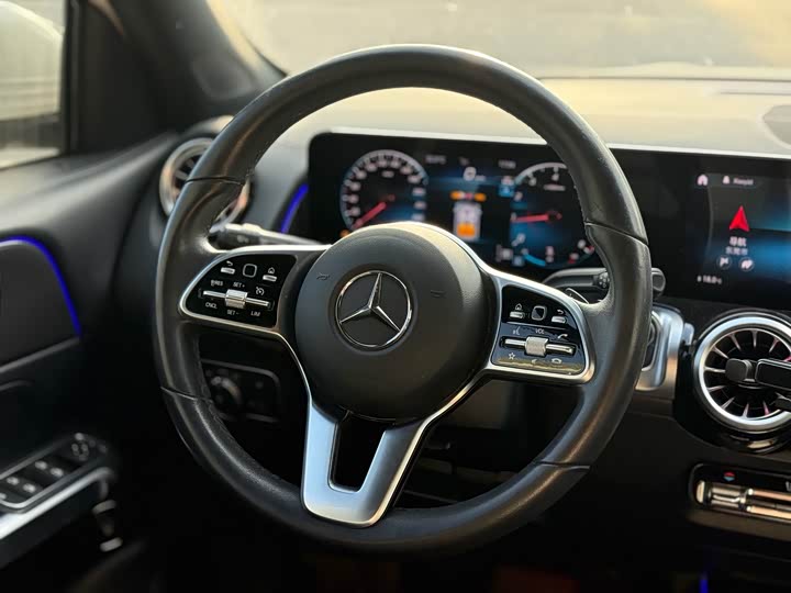 Photo 7 - Mercedes-Benz GLB-Class