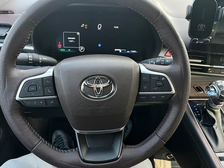 Фото 8 - Toyota Granvia