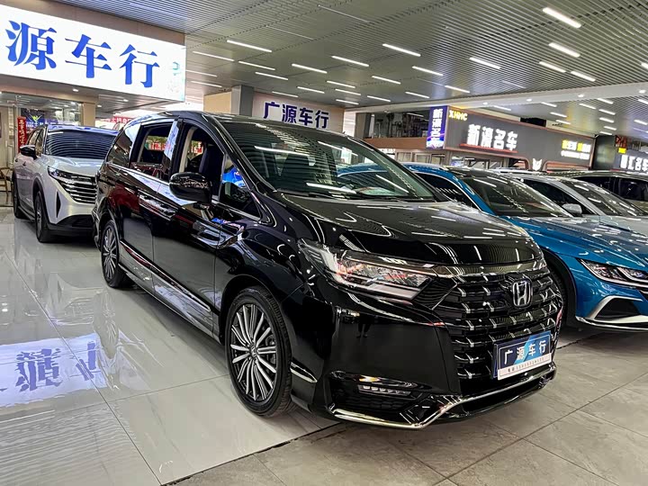 Фото 3 - Honda Elysion