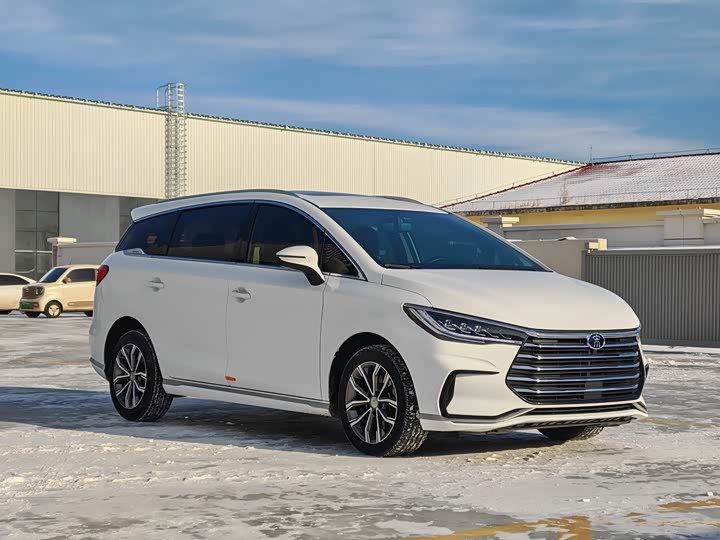 Фото 3 - BYD Song Max