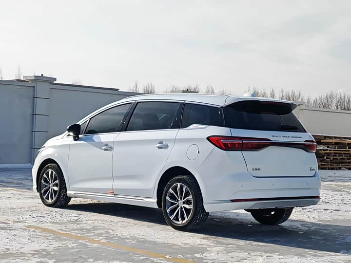 Фото 9 - BYD Song Max