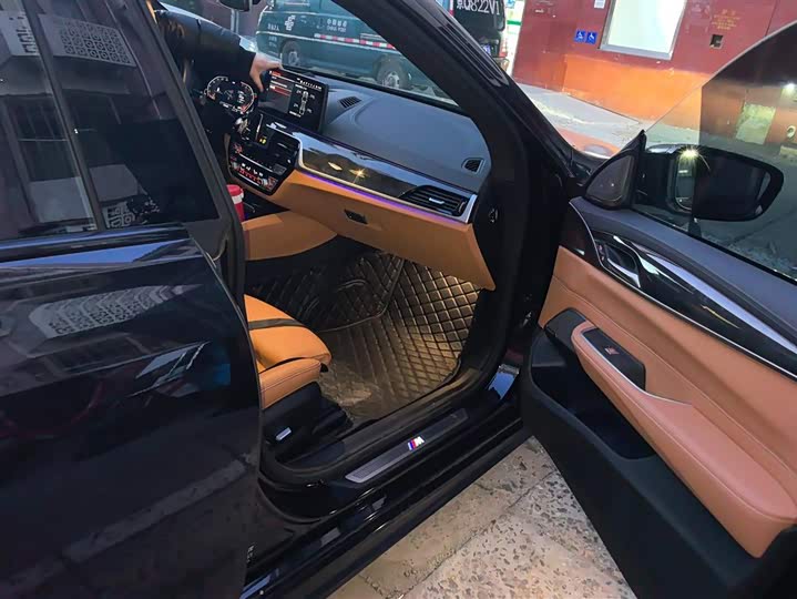 Фото 8 - BMW 6 Series GT