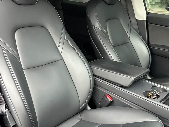 Photo 7 - Tesla Model Y