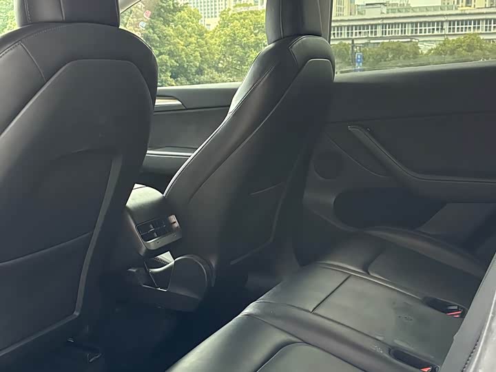 Photo 9 - Tesla Model Y