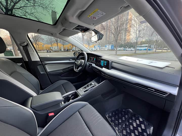 Фото 3 - Volkswagen Golf