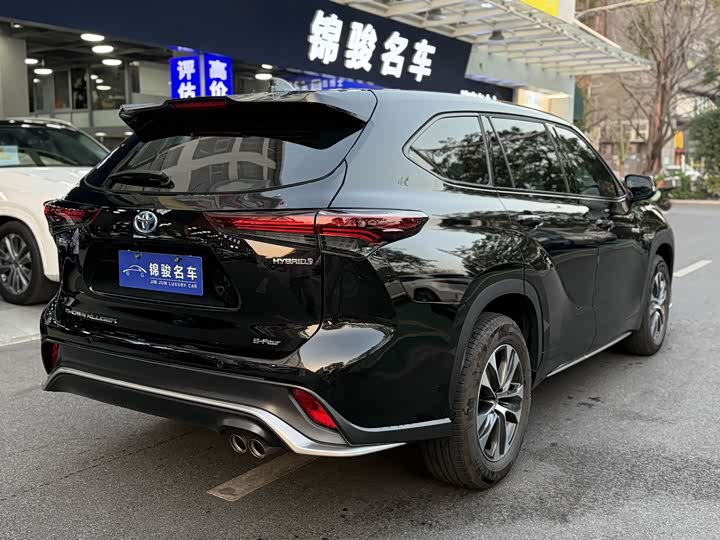 Фото 3 - Toyota Crown Kluger