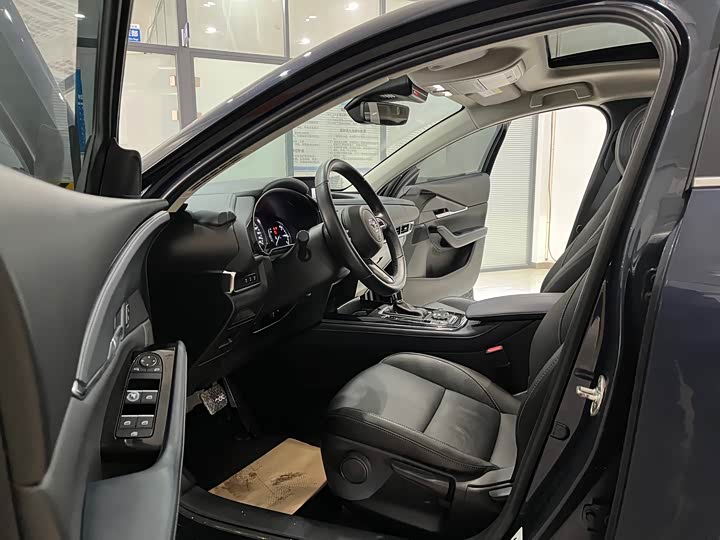 Фото 8 - Mazda CX-30