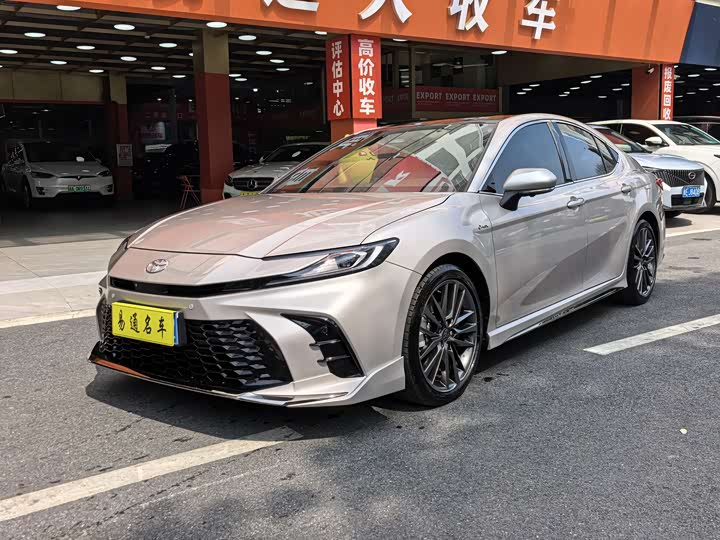 Фото 1 - Toyota Camry