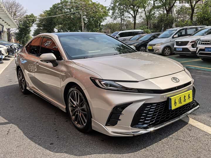 Фото 3 - Toyota Camry