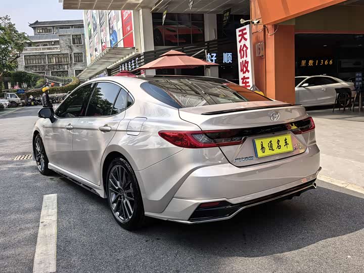 Фото 6 - Toyota Camry