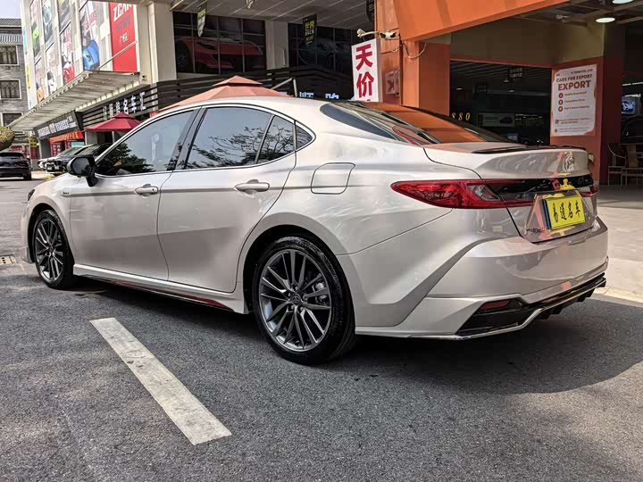 Фото 7 - Toyota Camry