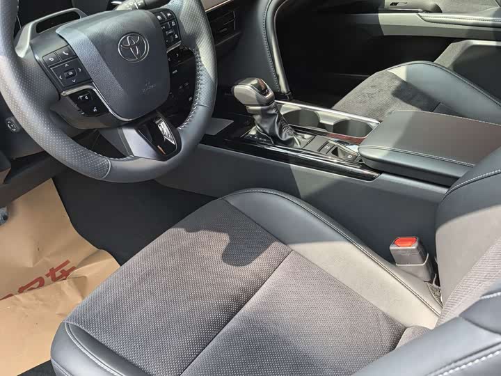 Фото 8 - Toyota Camry