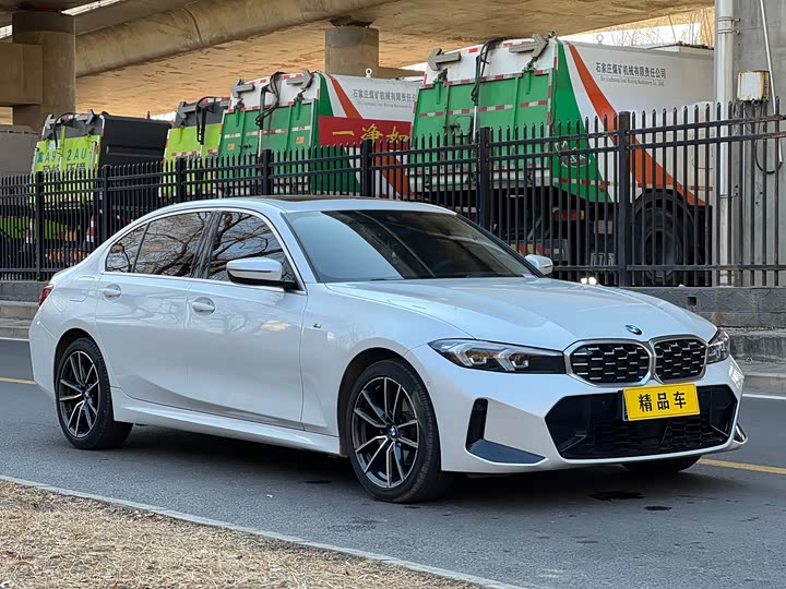 Photo 3 - BMW 3 Series