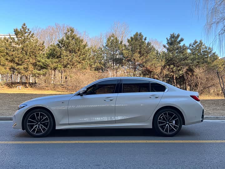 Photo 4 - BMW 3 Series