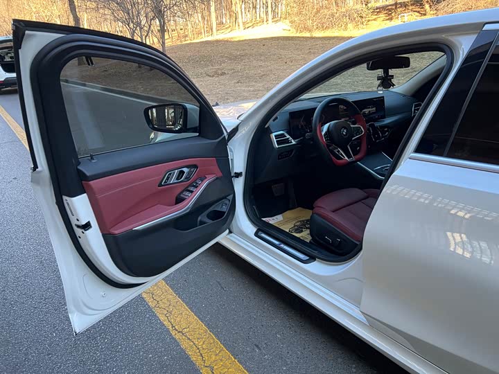 Photo 8 - BMW 3 Series