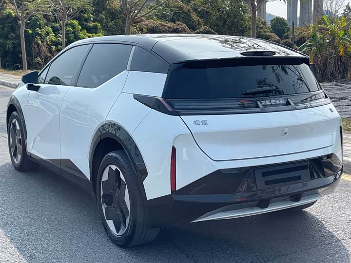 Фото 4 - Zeekr X