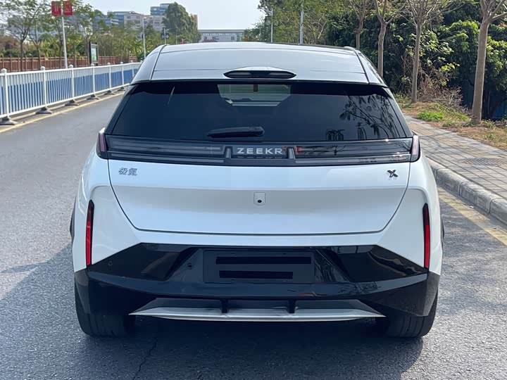 Фото 5 - Zeekr X