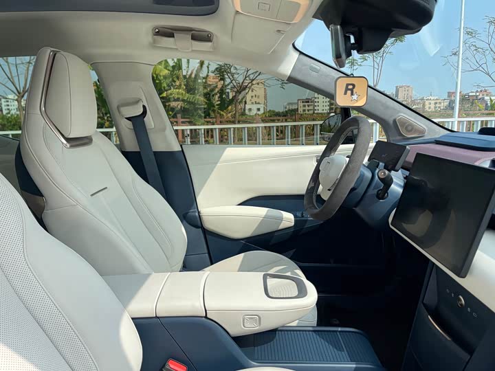 Фото 8 - Zeekr X