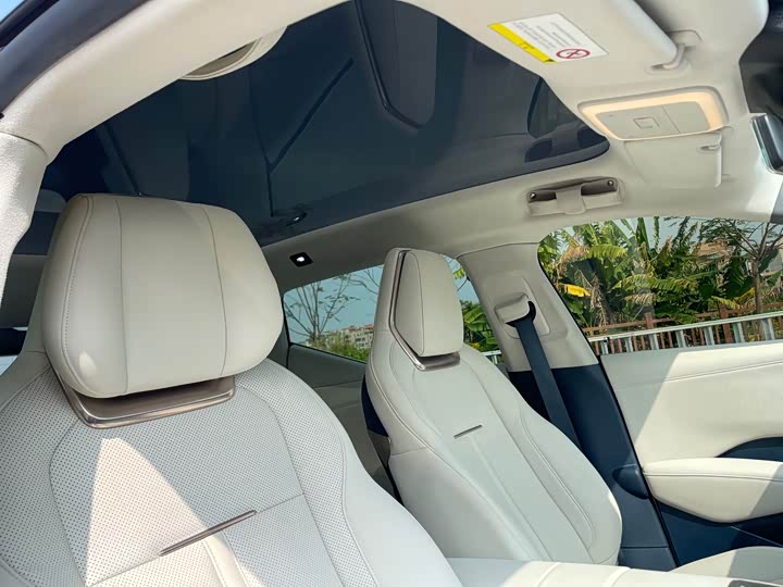 Фото 9 - Zeekr X