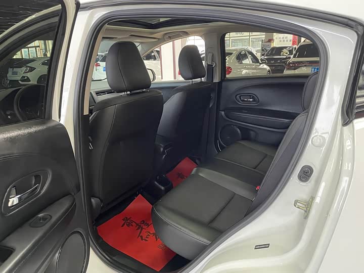 Фото 8 - Honda Vezel