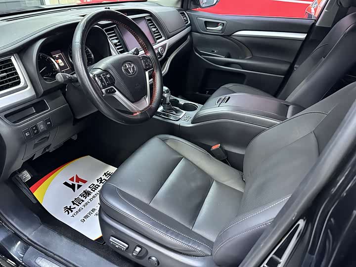 Фото 7 - Toyota Highlander