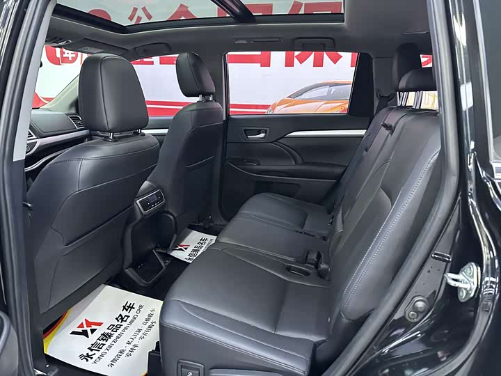 Фото 8 - Toyota Highlander