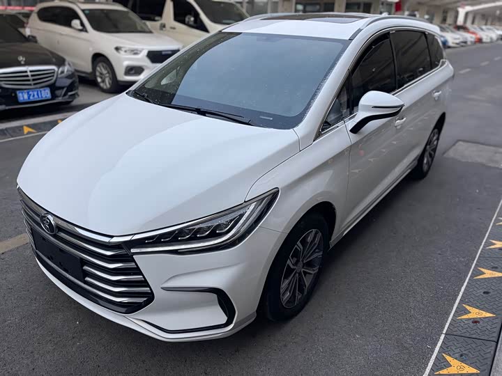 Фото 1 - BYD Song Max