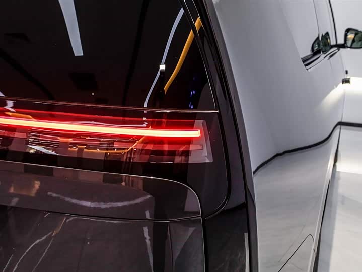 Фото 7 - LiXiang Mega