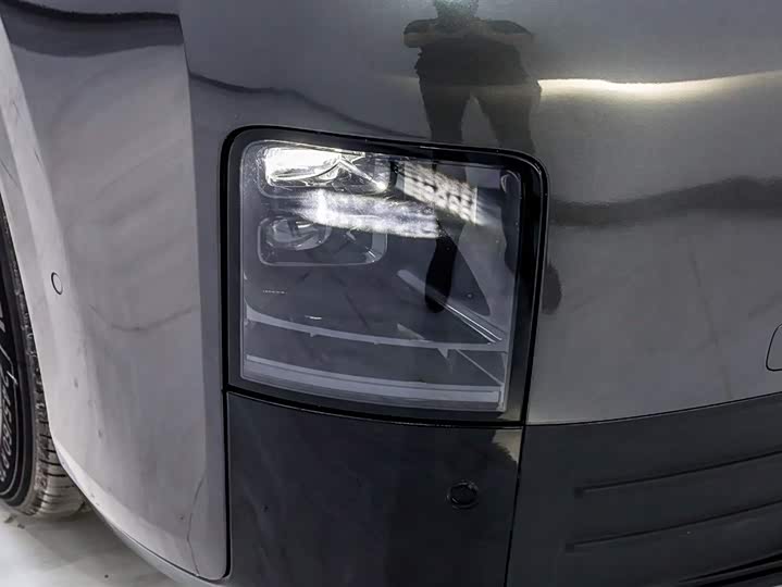 Фото 9 - LiXiang Mega